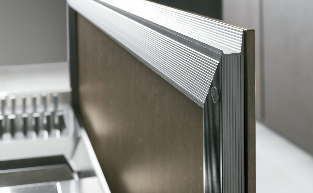puerta perfil aluminio canto step ak_04 cafran cocinas